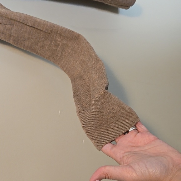 Banana Republic Camel/Tan 100% Merino Wool Turtle Neck Sweater Size Medium - Picture 4 of 10